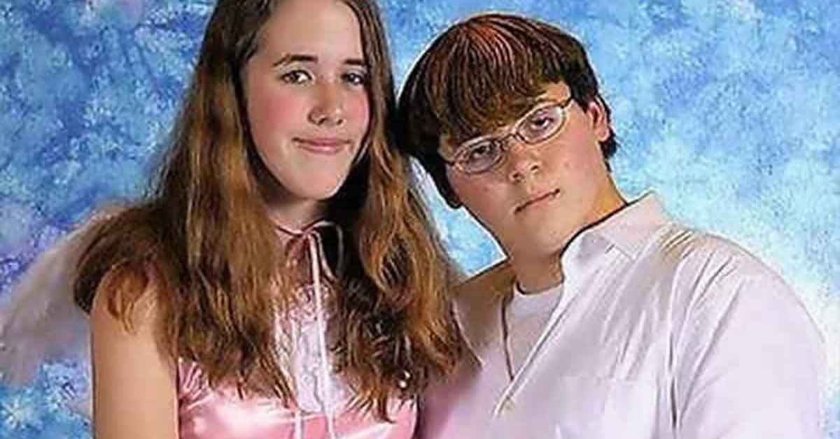 Super Awkward and Tragically Relatable Prom Photos