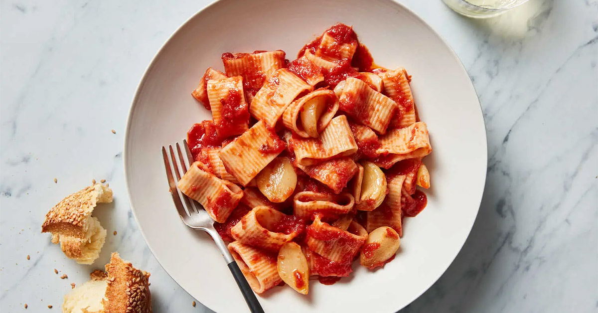 Should You Be Putting 40 Cloves of Garlic in Your Pasta?