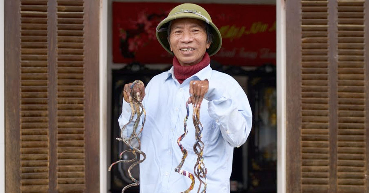 Man Wins Absolutely Disgusting World Record for His 19-Foot-Long Finger Nails