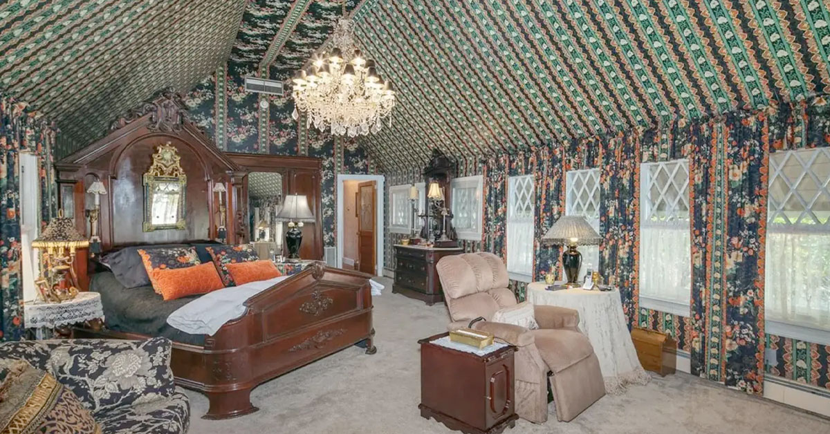 New York’s Mafioso Mansions Aren’t Selling Because They’re Too Tacky to Renovate