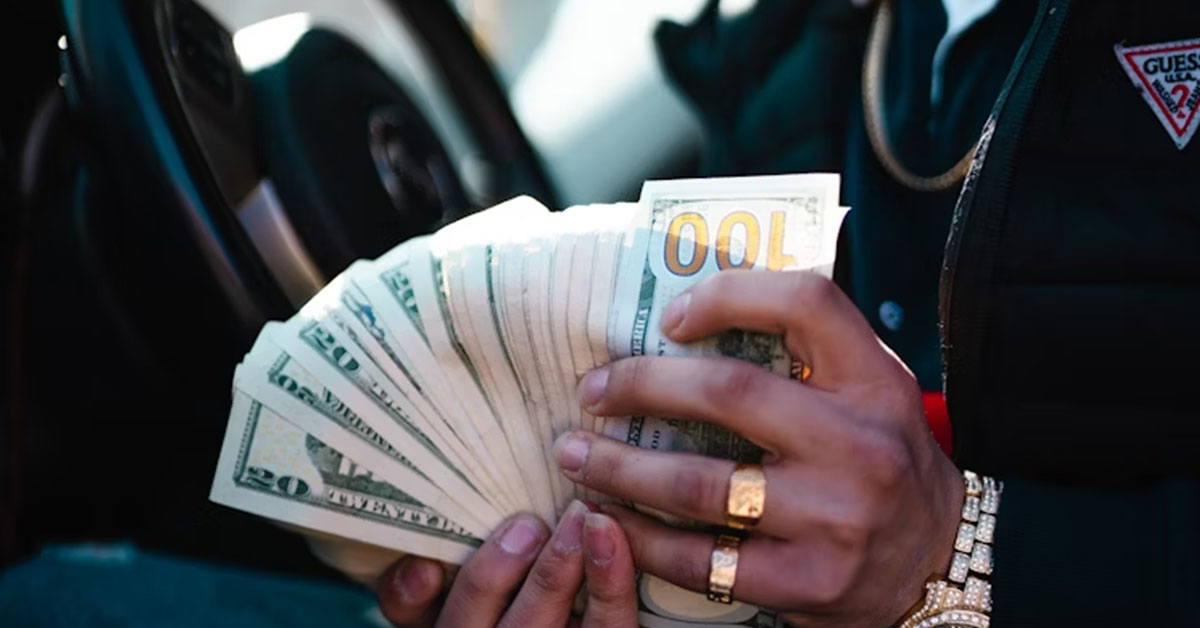 Man Accidentally Got Paid His Colleagues’ Salaries and Refuses to Return It