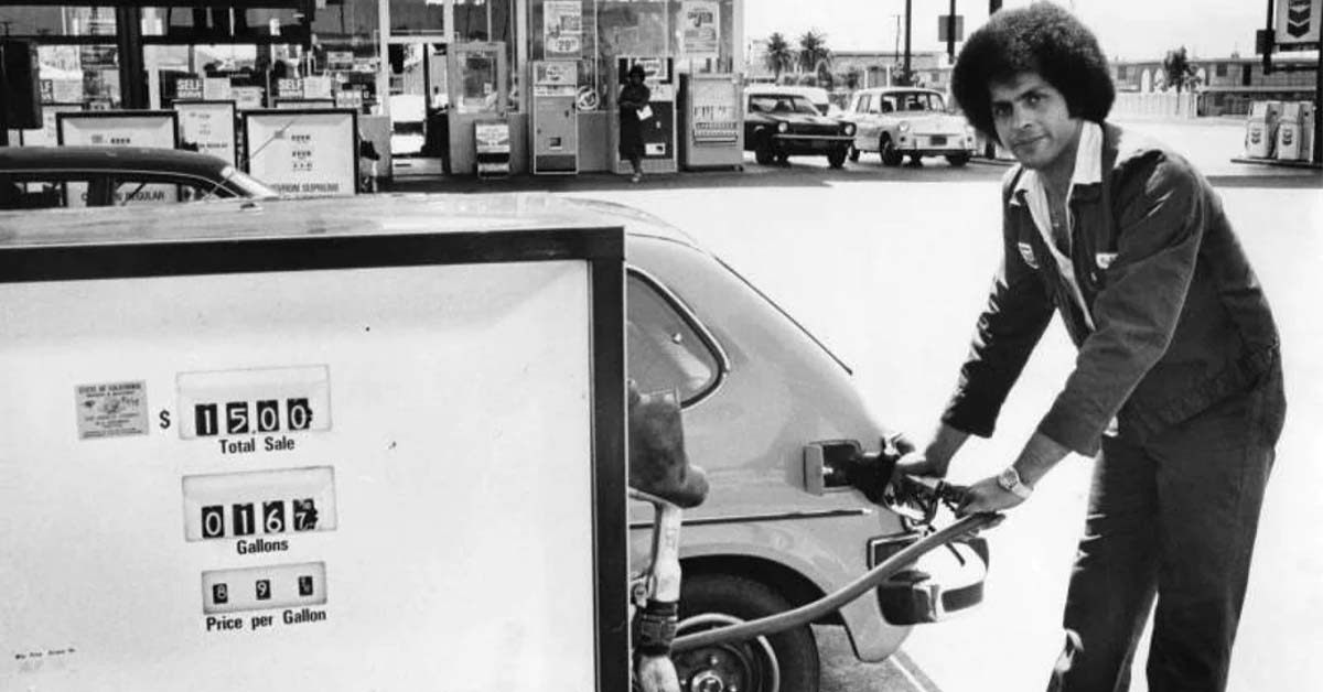 What it Looked Like to Get Gas Before We All Cared
