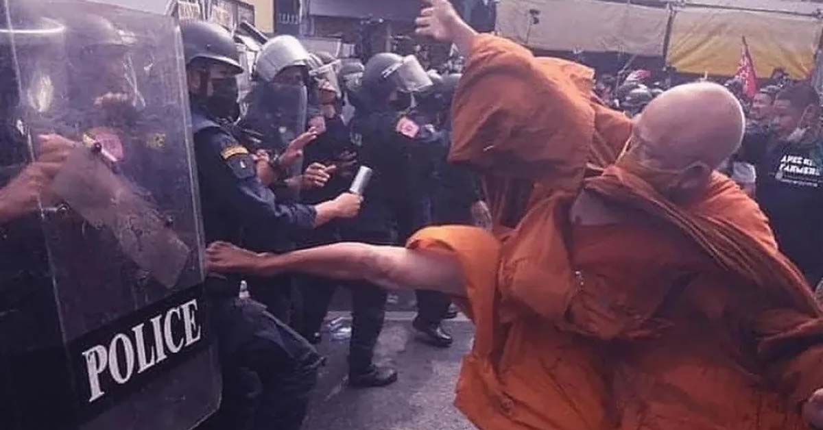 15 Photos Where Something Unexpected is Going On