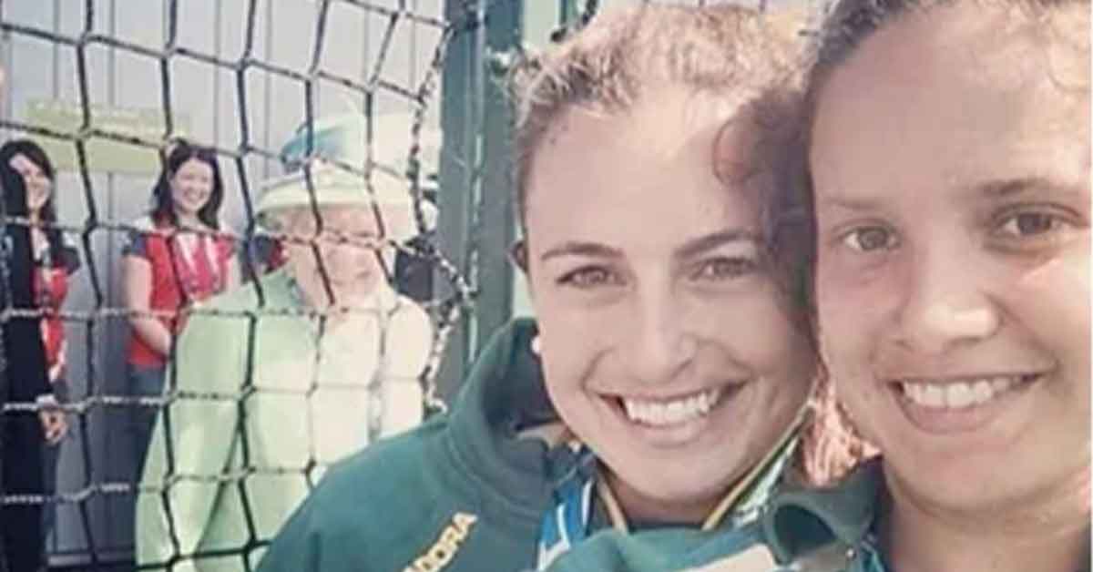 20 Unexpected Photobombs That Made Everything Better