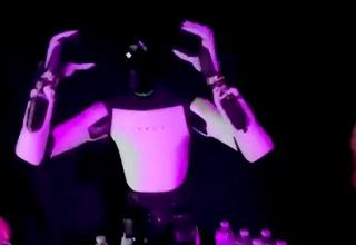 Tesla’s Optimus Robot Appears to Remove Headset Before Falling Over