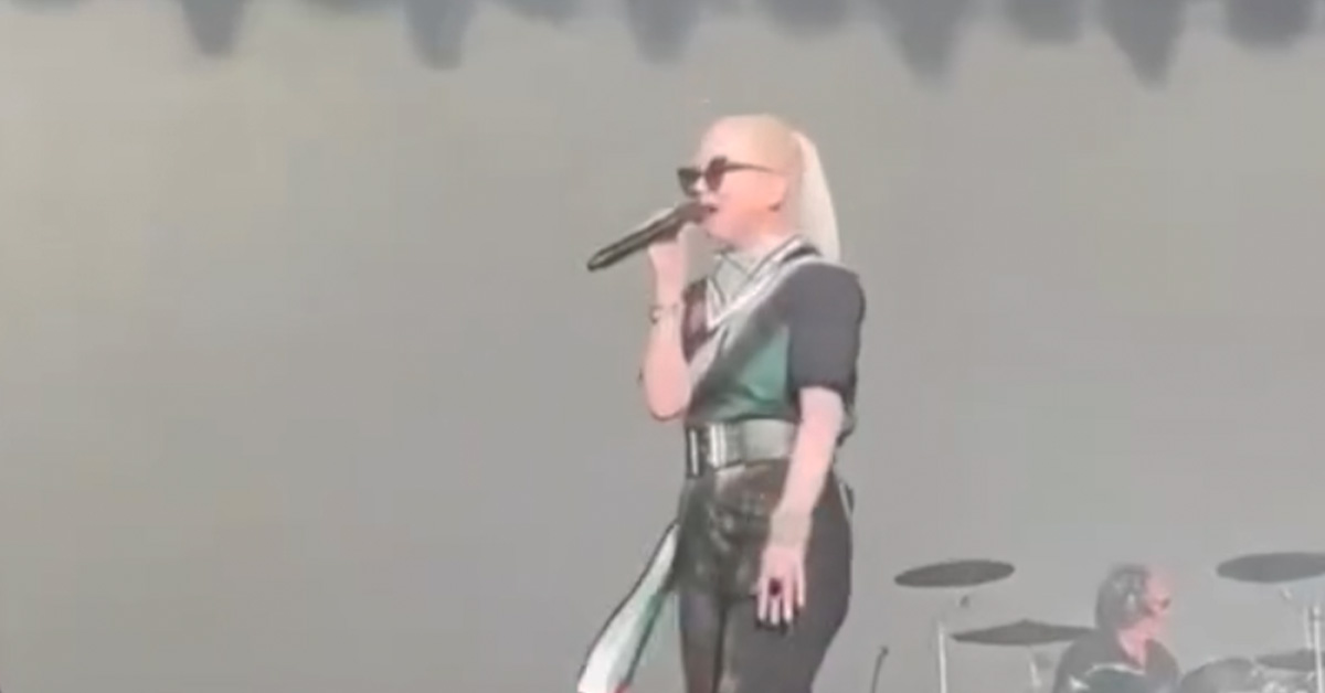 ‘Garbage’ Singer Asks Fans to Stop Throwing Beach Balls at Her Shows Because She ‘[Expletive] Hates the Beach’