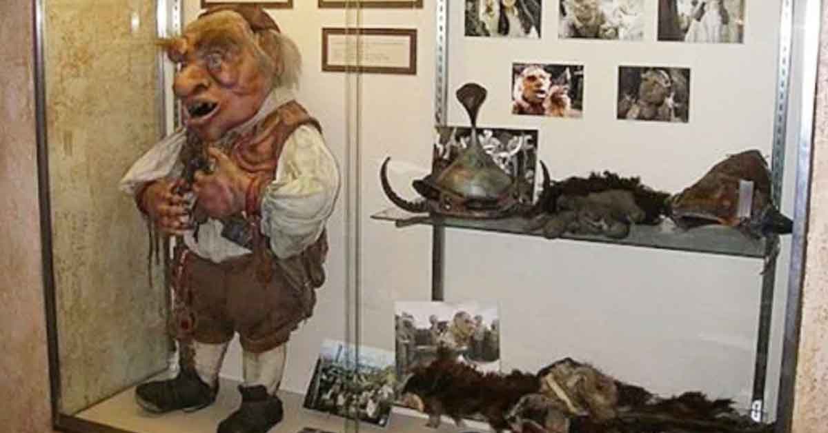 20 of the Weirdest Things Still on Show in Museums