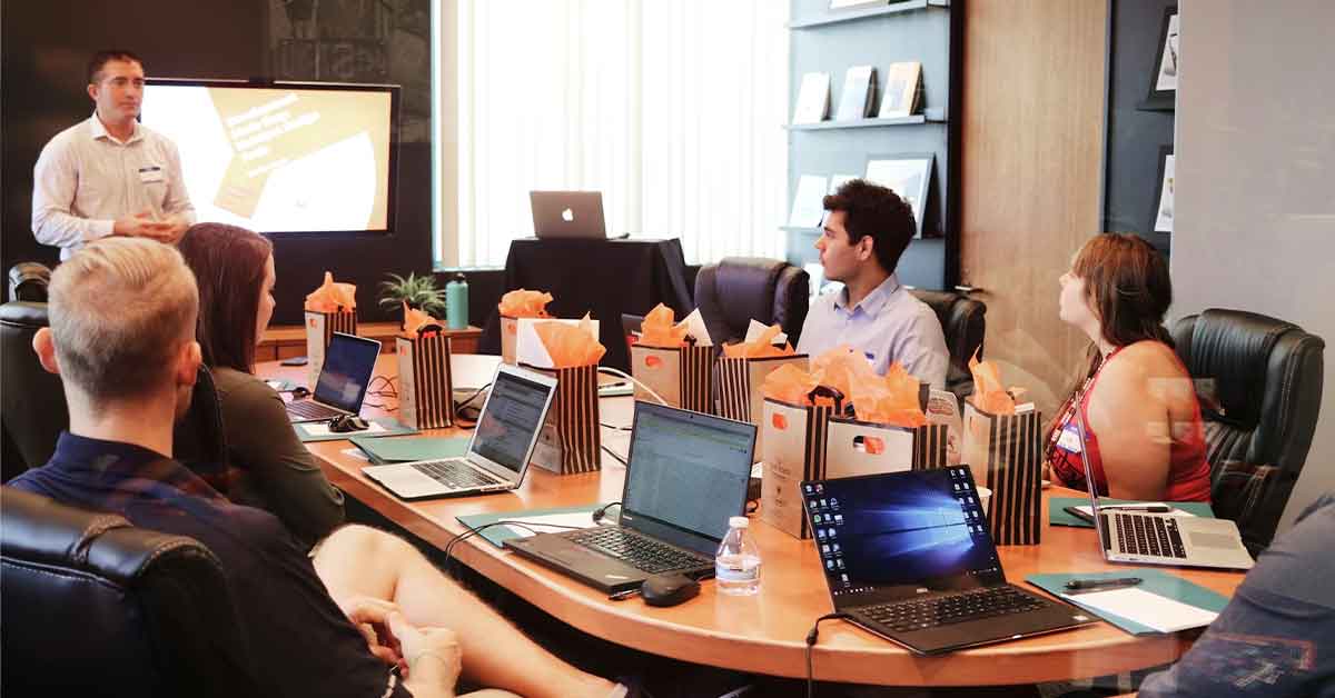 22 Secrets Ex-Employees Spilled on Their Old Companies