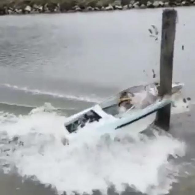 Fail Boater Plows Straight Into Pylon!