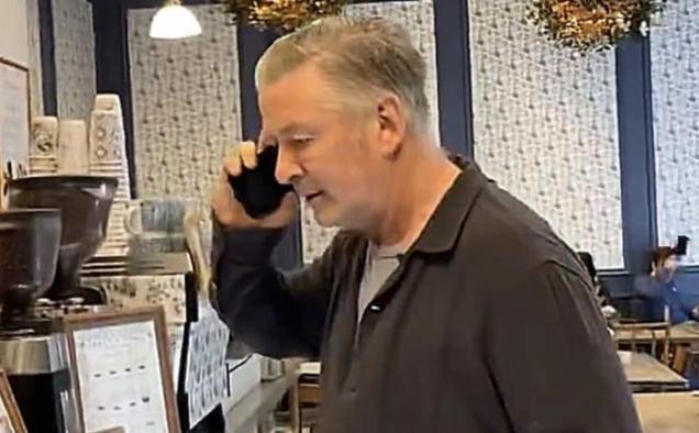 Actor Alec Baldwin attacked a fan who questioned him in a coffee shop.