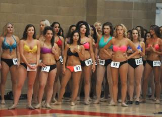 These Woman Want To Date Me