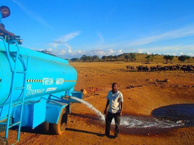Every Day This Man Drives Hours in Drought to Provide Water to Thirsty Wild Animals