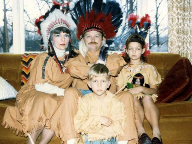 20 Most Awkward Thanksgiving Family Photos Ever!