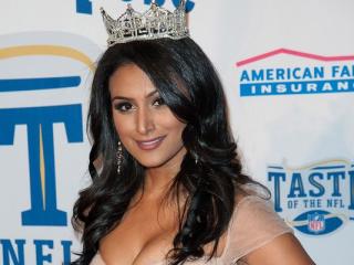 Teen asked Miss America to Prom.