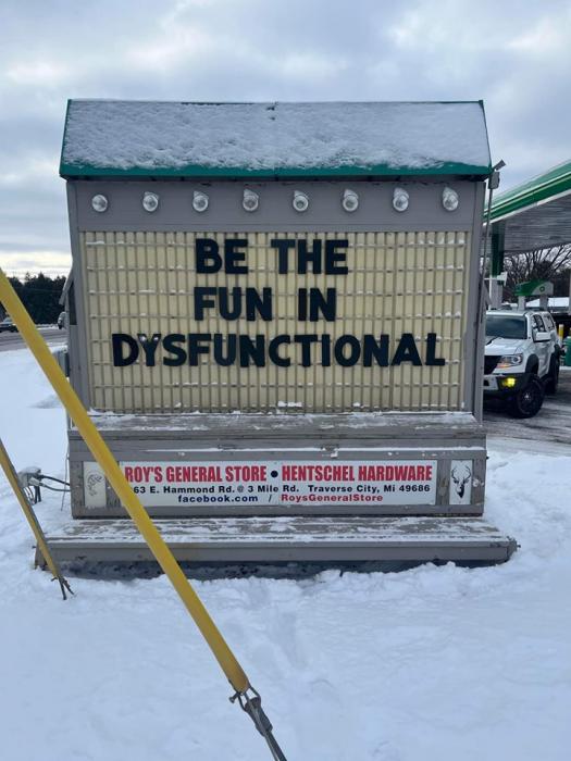 40 random pics and memes that fell out of your mom