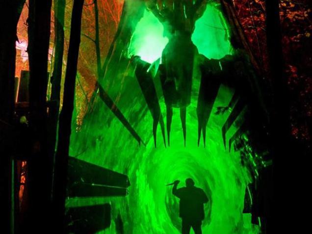 4 scariest Haunted Houses: week one (90 Photos)