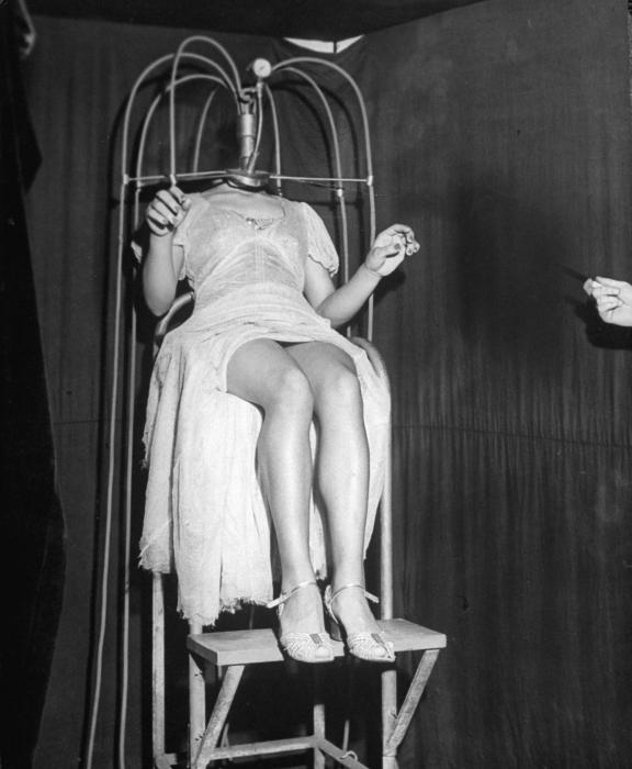 25 Oddly Disturbing Pictures From History
