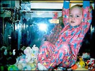 15 Kids Stuck In Claw Machines