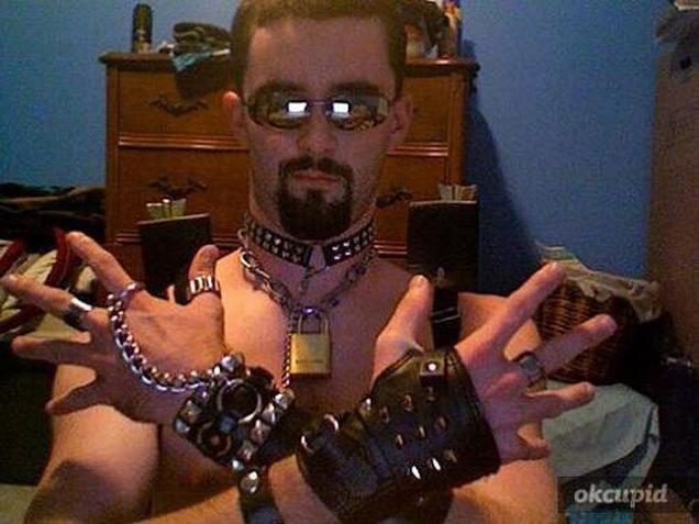 Dating Site Profile Pictures That Guarantee They Will NEVER Have A Relationship