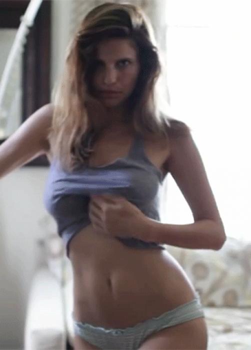 Caroline Nude Gif