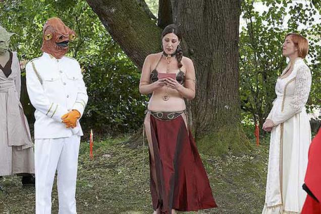 27 Times People Had Star Wars Weddings!