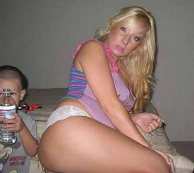 15 Fail Girls Try Hard For Sexiest Selfie Ever!