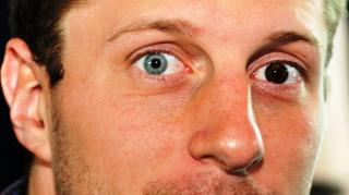 24 Celebrities With Bizarre And Differently Colored Eyes!