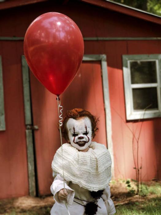 Pennywise From “It” Is Alive Thanks To These Creative Brothers!