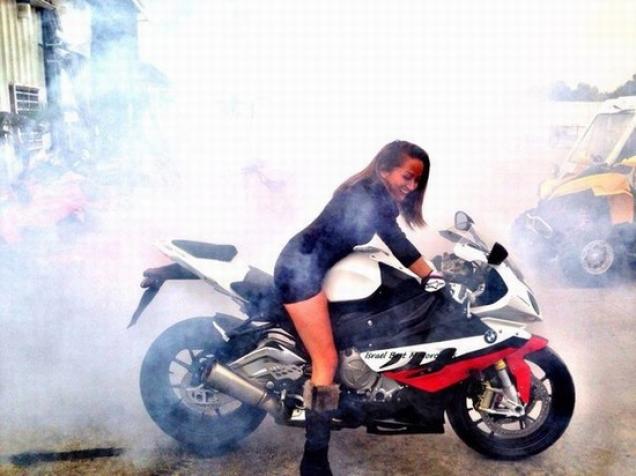 23 HOT CHICKS ON COOL BIKES!