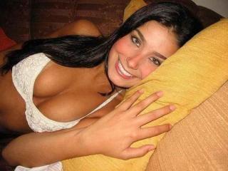 Sizzling Sweethearts: Bikini Babes