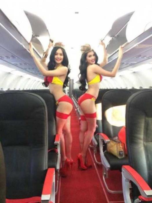 28 Sky Waitresses Showing How Friendly The Skies Can Really Be