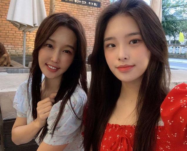 51 Year Old Mother is the Goddess of Eternal Youth