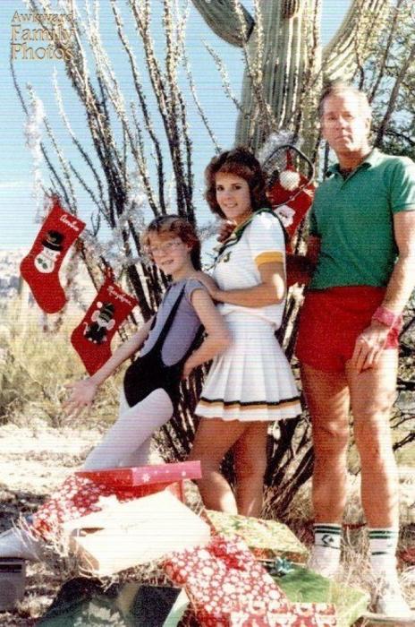 25 of the weirdest family Christmas pictures