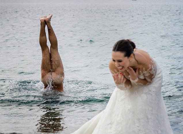 31 Times Wedding Photos Were Photobombed