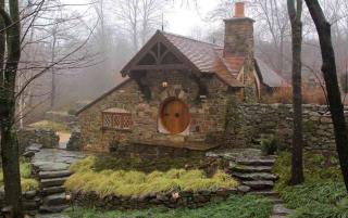 Real Life Hobbit House in Pennsylvania