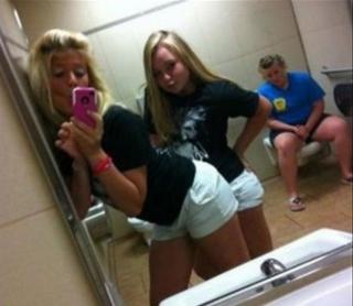Funny awkward bathroom pictures
