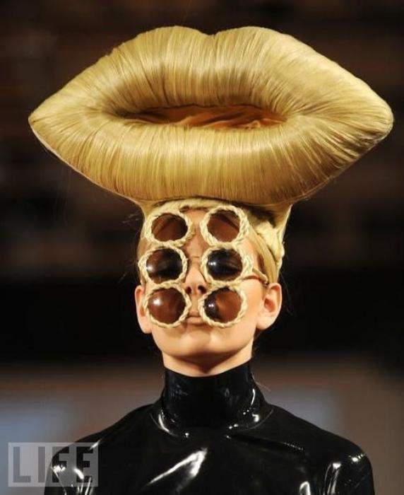 25 Ridiculous Catwalk Outfits That You’d NEVER Actually Wear