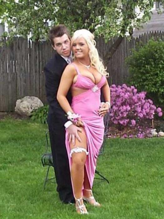 25 Extremely Awkward Photos From Prom