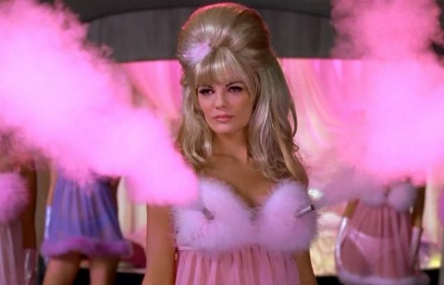 18 People share their NSFW moments with complete strangers