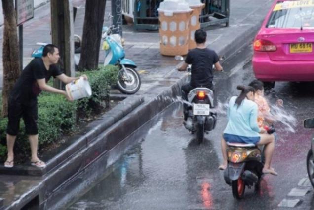 38 People who are having one hell of a bad day.