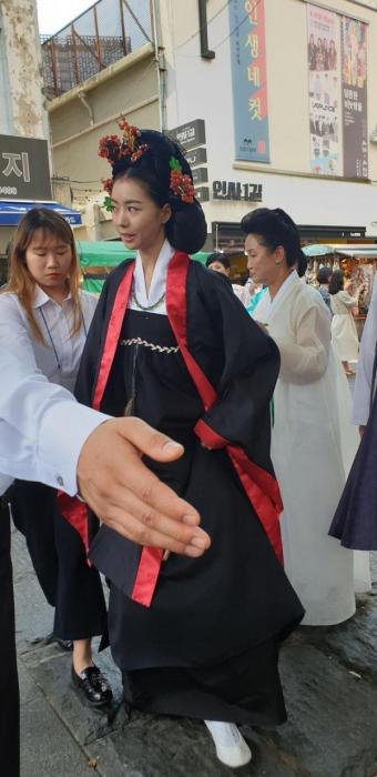 33 Pics That Play With Perspective.