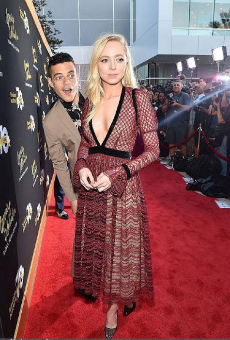 20 Celebrities Who Mastered the Photobomb.