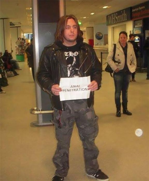 19 Airport Greeting Signs That Will Make You Laugh