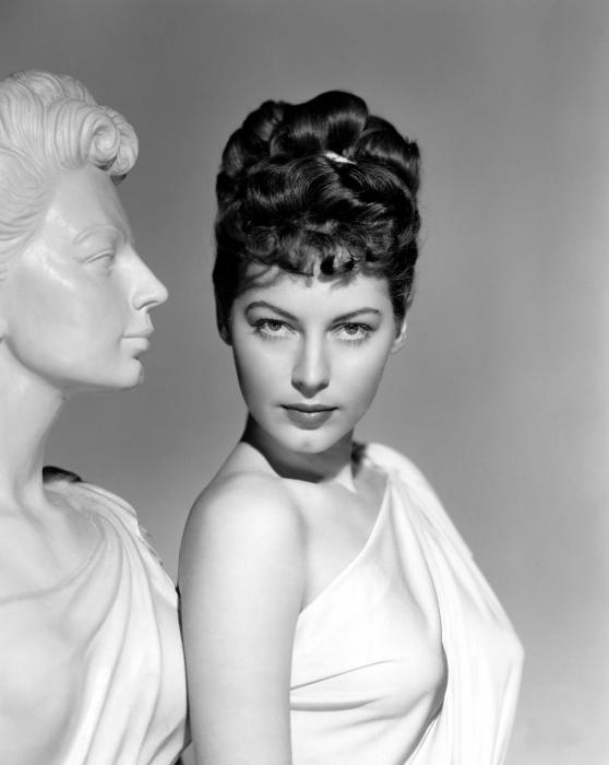 20 Vintage Photos Of Some Of The Most Stunning Classic Beauties Of All Time That Will Make You Want To Go Back In Time