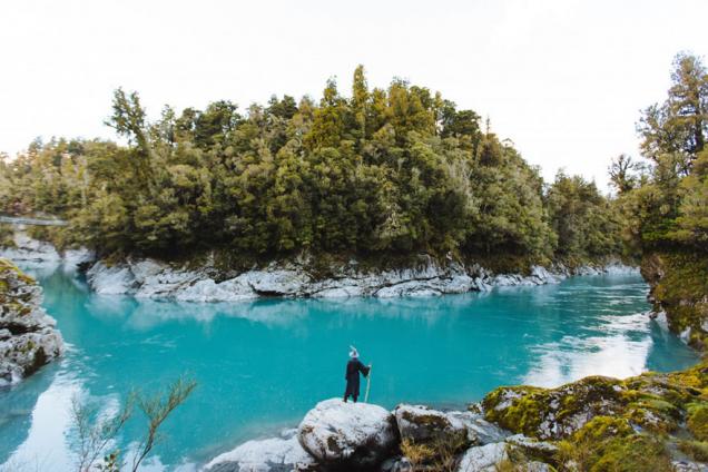 Photographer Travels Across New Zealand With Gandalf Costume, And His Photos Are Epic