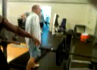 Ray Rice challenges his cousin to Bench Press.