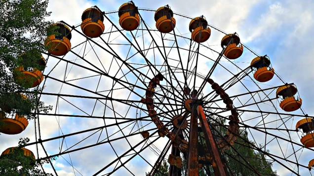 Spinning the famous Pripyat Ferris Wheel Creepy Video