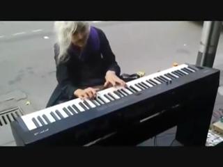 Old Lady Started Playing Piano On The Street, And She Surprised