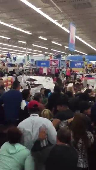 El Paso Walmart Black Friday Chaos! - Video | eBaum's World