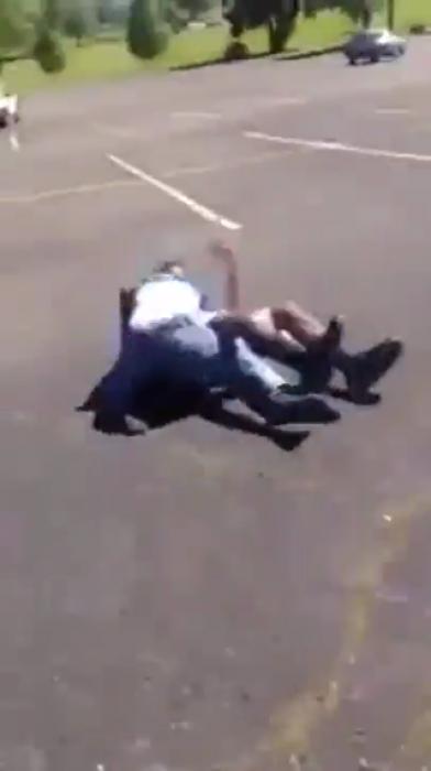 Black Dude Picked a Fight With The Wrong White Kid